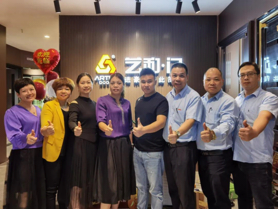 喜訊:藝和高端門深圳龍崗專賣店隆重開業!